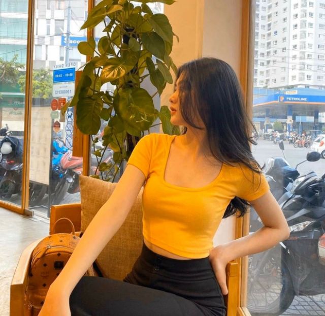 Áo thun cổ vuông croptop L1
