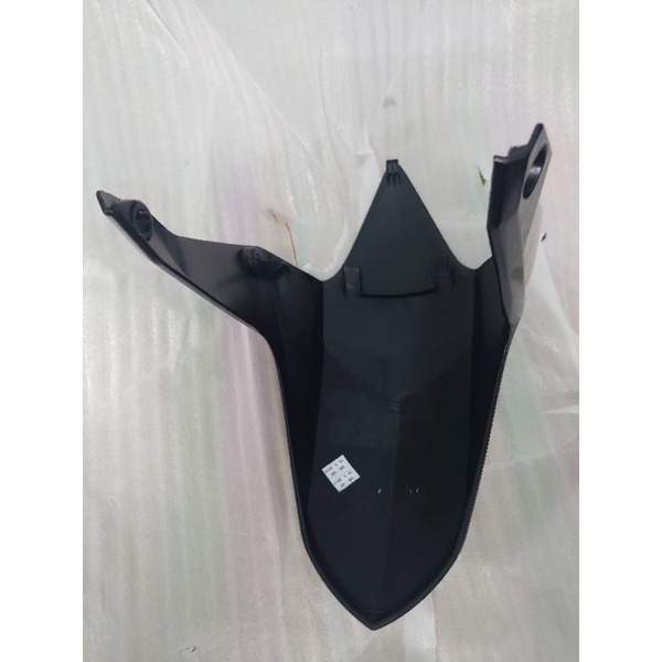 Dè chắn bùn trước màu đen bóng GTR 150