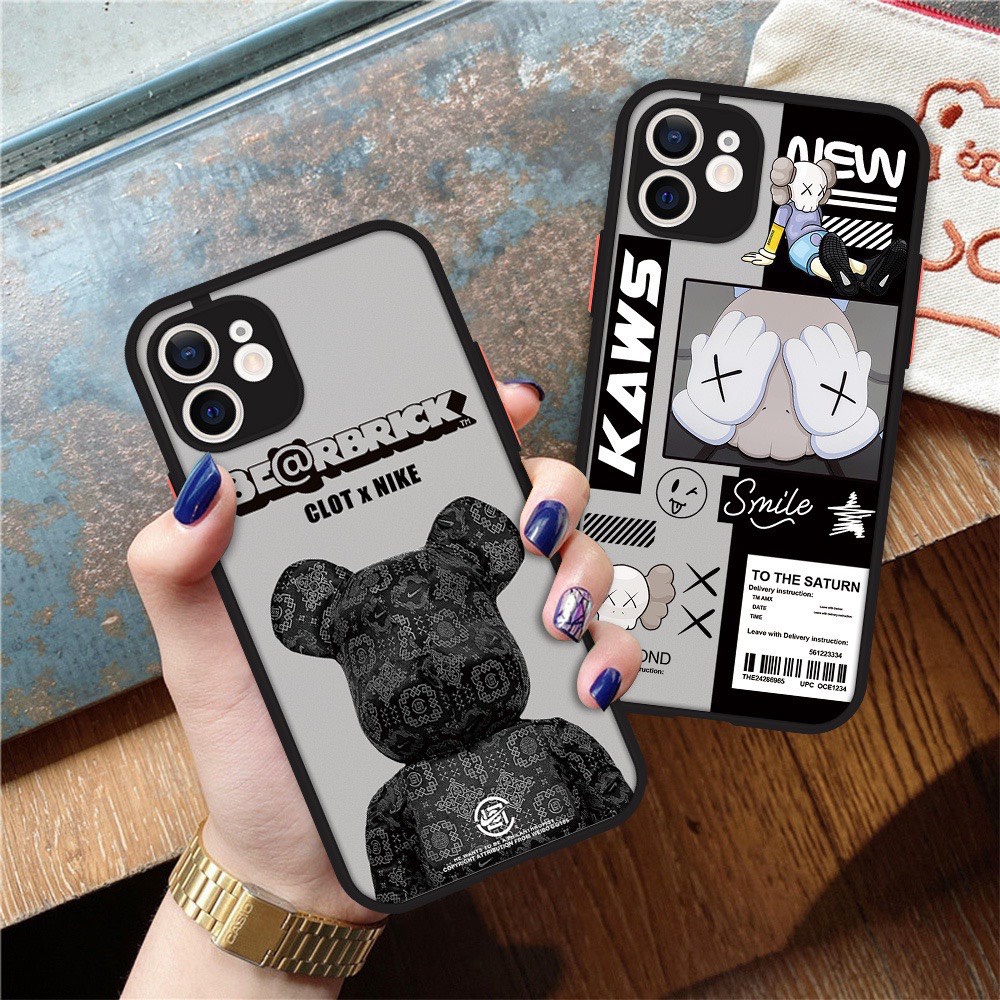 Ốp Iphone Lưng Nhám,Chống Bẩn,Bảo Vệ Camera Gấu BEARBRICK,Kaws 7Plu,8Plus,x,xs,xsmax,11,11promax,12,12promax,13,13promax