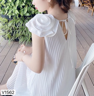 Váy trắng dáng xoè thiết kế