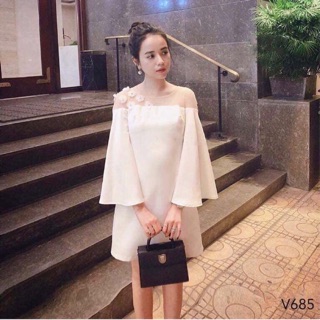 Váy thiết kế monoco màu trắng đính hoa