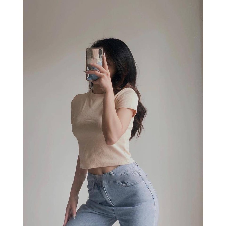 Áo thun nữ tay ngắn cổ tròn ôm body fmstyle, áo len tăm cộc tay nữ croptop phong cách Hàn Quốc | Fmstyle Shop 220320603