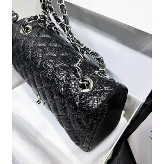 túi đeo vai dáng classic da hạt khóa bạc 26cm