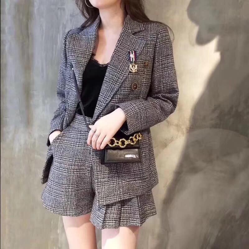 Set 2 món Vest kẻ dạ mix quần sooc xếp ly siêu sang