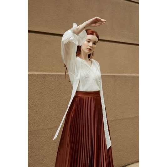 VELLE DESIGN Áo voan lụa dập li Nora kiểu dáng thanh lịch sang trọng