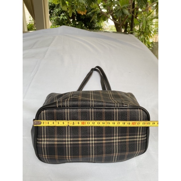 Túi chuẩn si. Túi qua sử dụng. Khách vui lòng xem hình nếu muốn biết thêm thông tin sản phẩm mời khách vô chat . Thanks.