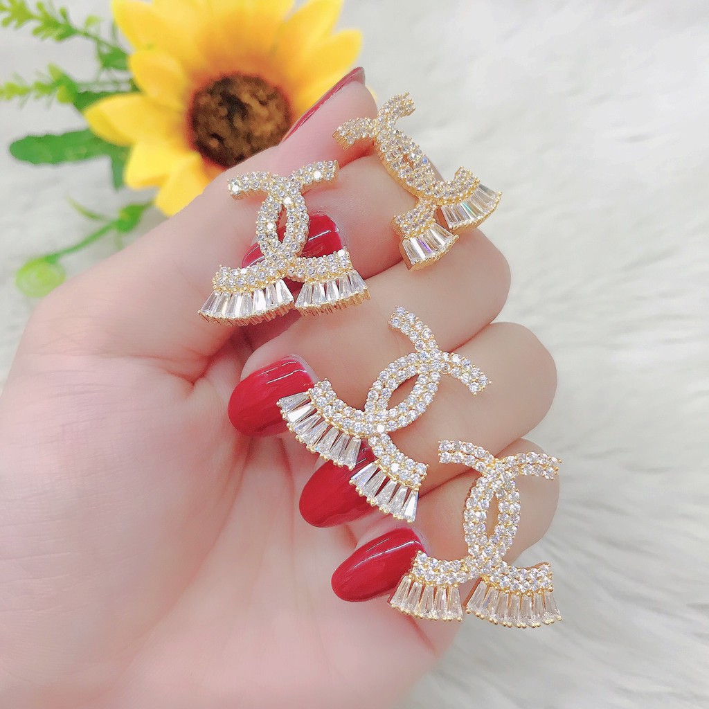 Bông tai nữ - phụ kiện nail đính đá UHA , chuôi cài chắc chắn, kiểu dáng hiện đại, thu hút, sang trọng B142