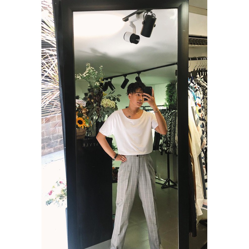 Áo Thun Trắng Cổ Sâu