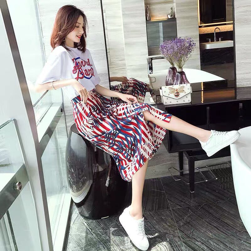Set Chân Váy Dài Kẻ Sọc Áo Thun Croptop Trắng - Bộ Chân Váy Dáng Chữ A Áo Phông Trắng Dạo Phố, Đi Tiệc Sang Trọng