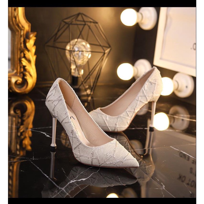 Giày cao gót mũi nhọn độc đáo thời trang mùa thu cho nữ 2021