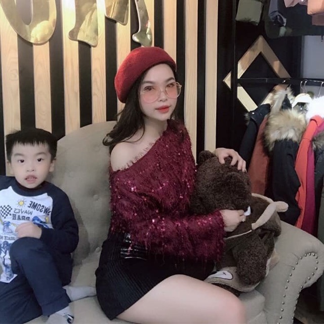 Áo kim sa sang chảnh hàng quảng châu chất đẹp lắm ce ơi! Mặc cổ bt & lệch vai đều đẹp nhé hiiii hiiii hiiii hiiiiiiiiiii