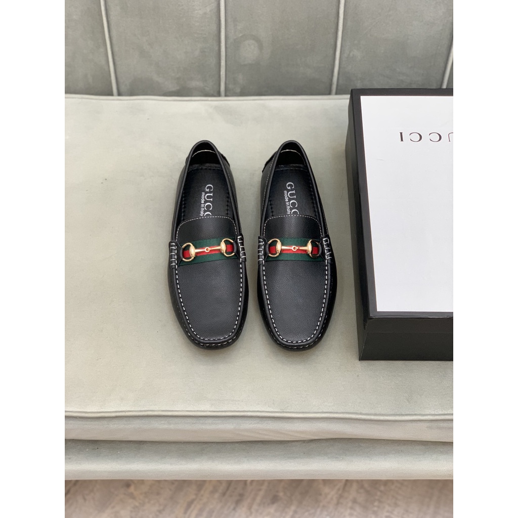 Giày lười nam cao cấp da thật GUCCI GG GC với lớp da mềm kết hợp với đường may tinh tế, tỉ mỉ tạo nên đôi giày hoàn hảo