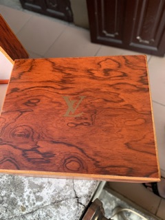 Hộp đồng hồ LV