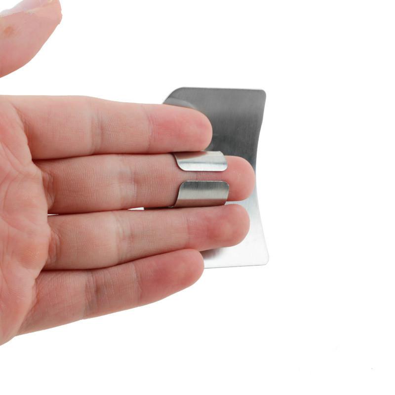 1 Dụng Cụ Bảo Vệ Ngón Tay Bằng Thép Không Gỉ Khi Cắt Thức Ăn