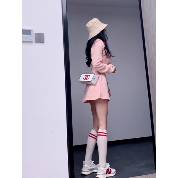 Set khoác nỉ có mũ croptop và chân váy chữ A hồng năng động và siêu cute Moran