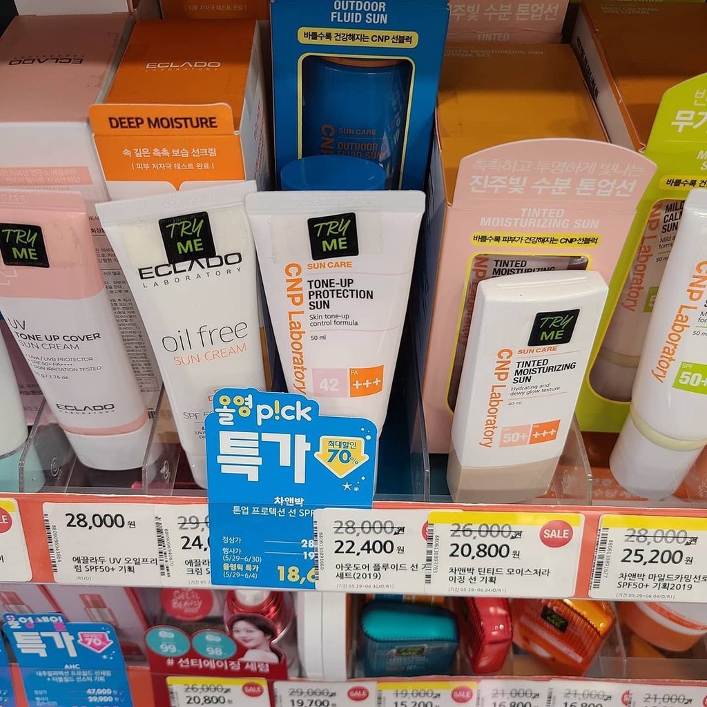 Kem Chống Nắng CNP 𝐋𝐚𝐛𝐨𝐫𝐚𝐭𝐨𝐫𝐲 𝐓𝐨𝐧𝐞-𝐔𝐩 𝐏𝐫𝐨𝐭𝐞𝐜𝐭𝐢𝐨𝐧 𝐒𝐮𝐧 50ml