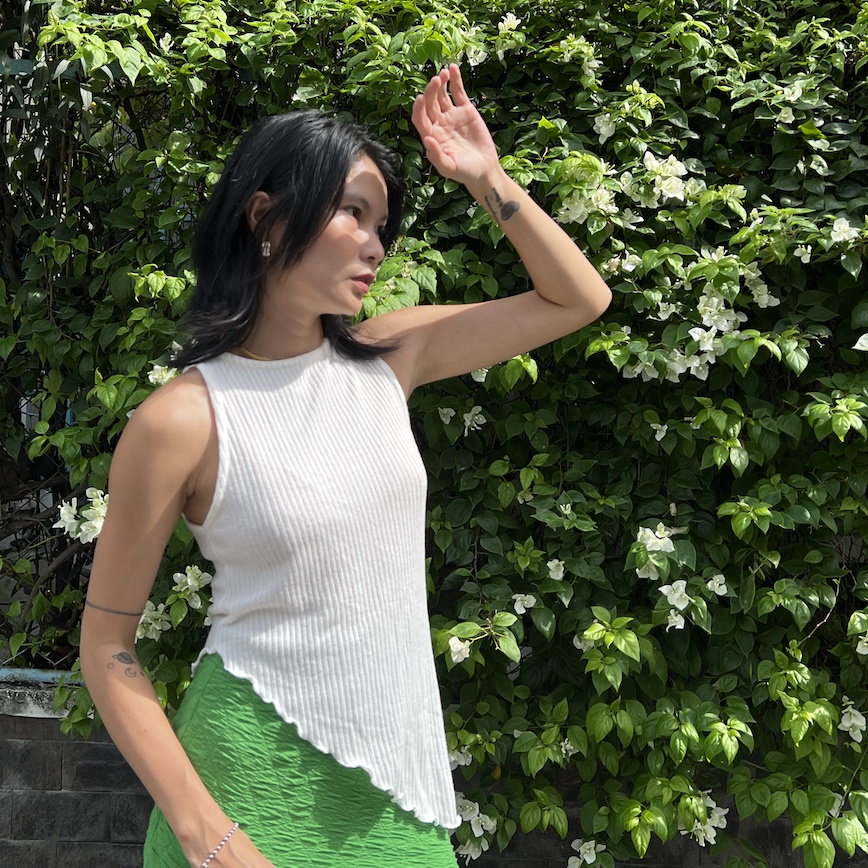 HASMILED - "stay hydrated" Áo thun xéo tà không tay