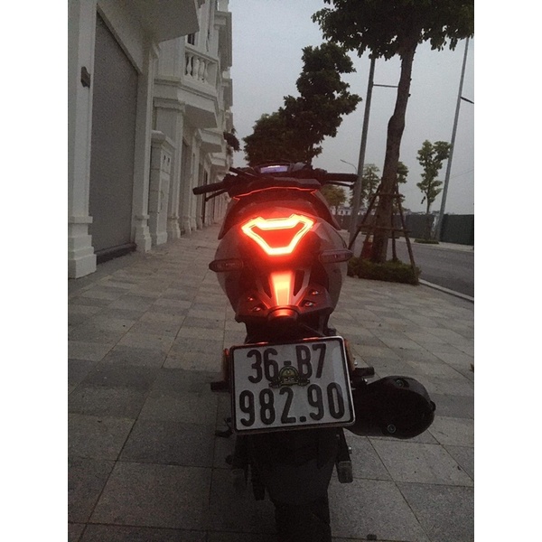 Đèn hậu tst ex 150