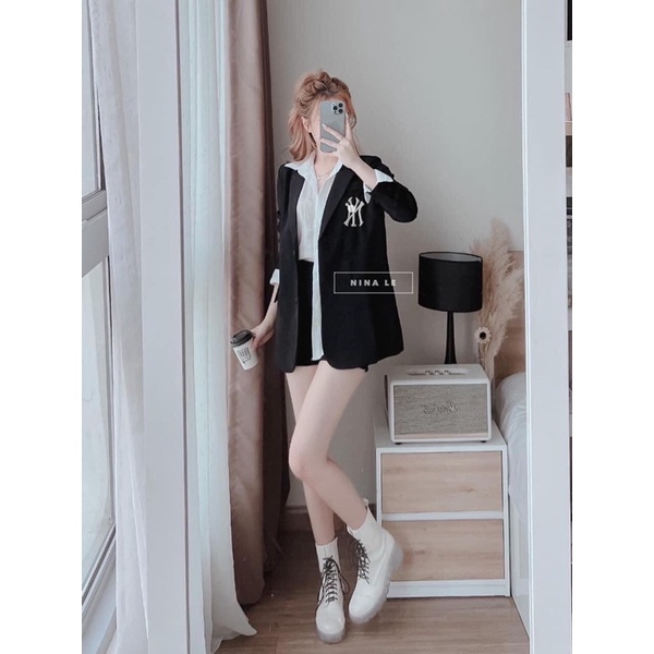 áo khoác blazer thêu Nyi màu đen cho nữ