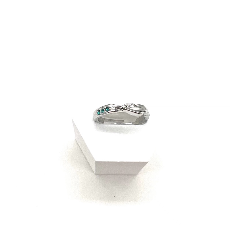 Nhẫn Kim Loại Hóa Trang Nhân Vật Trong Phim Attack on Titan