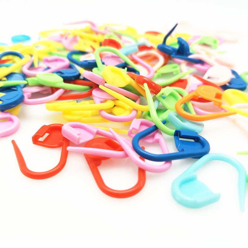 Set 100 kim nhựa nhiều màu sắc hỗ trợ đan móc len tiện dụng