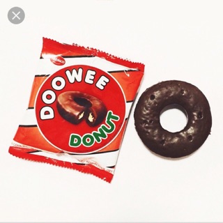 Hộp bánh Donut phủ sôcla nhân kem trứng 300g