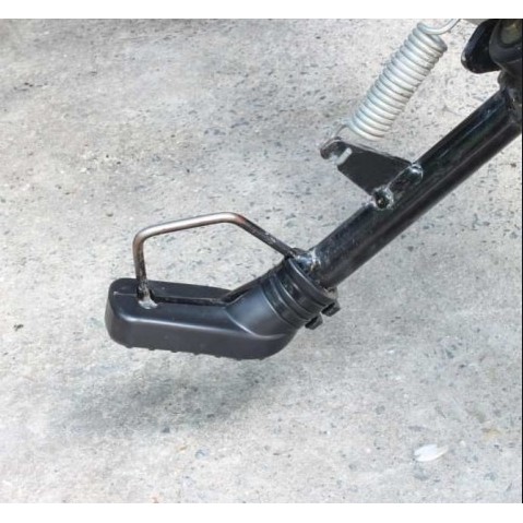 Bọc chân chống xe máy cao su nẹp sắt chồng trầy xước nền nhà, đỡ sước chân nếu bị vướng