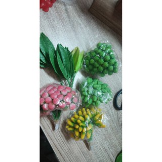 Nụ hoa và lá mai đào đất sét