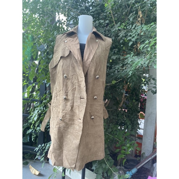 áo khoát da lộn màu nâu sát nách hàng si