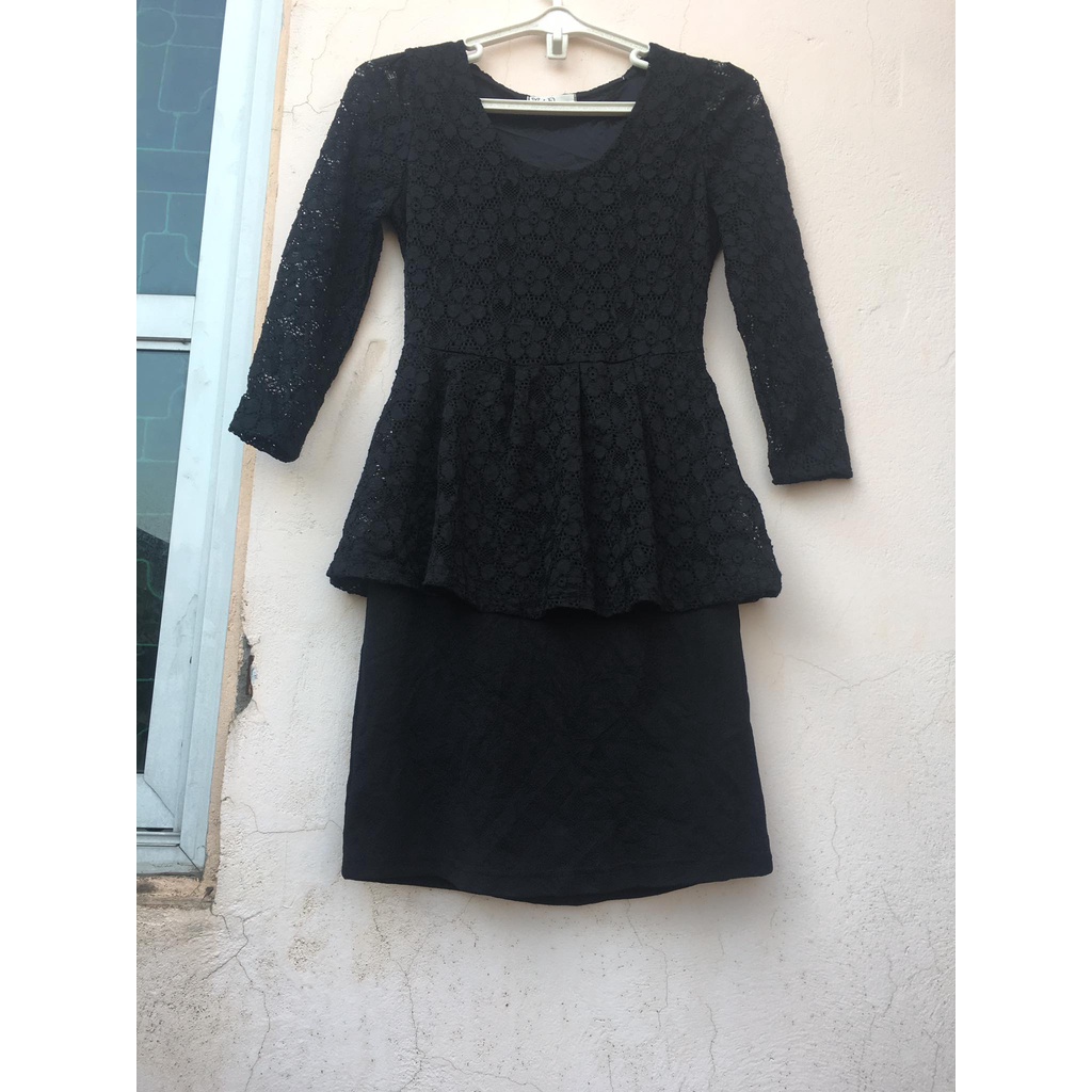 Váy ren công sở liền
