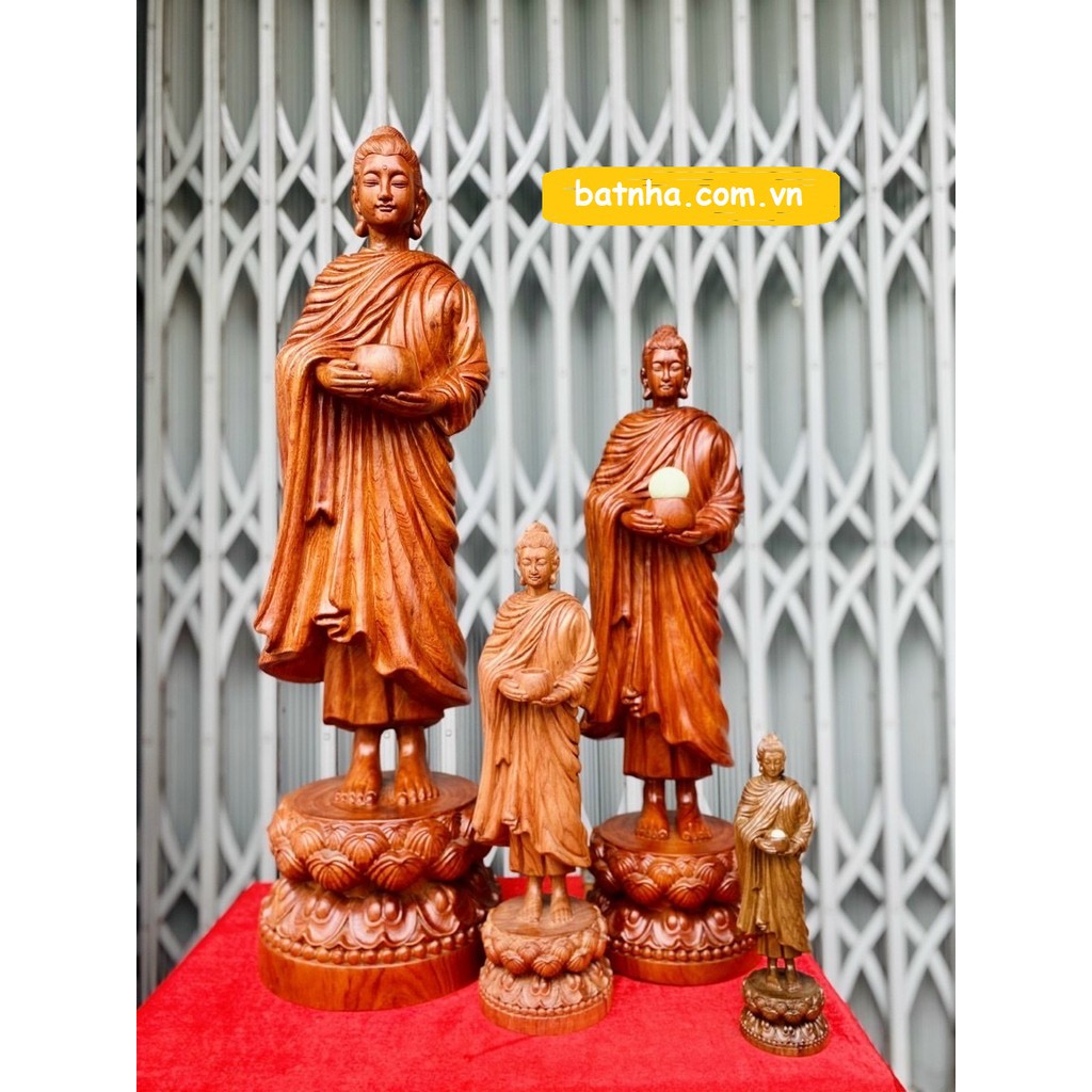 TƯỢNG PHẬT BỔN SƯ HÀNH TRÌ KHẤT THỰC BẰNG GỖ