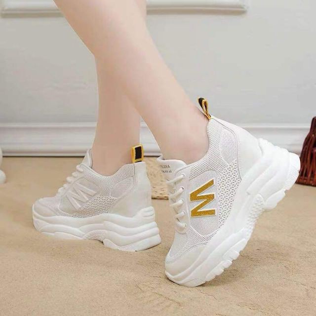 GIÀY SNEAKERS NỮ ĐỘN ĐẾ /GIÀY THỂ THAO TRẮNG CHỮ M