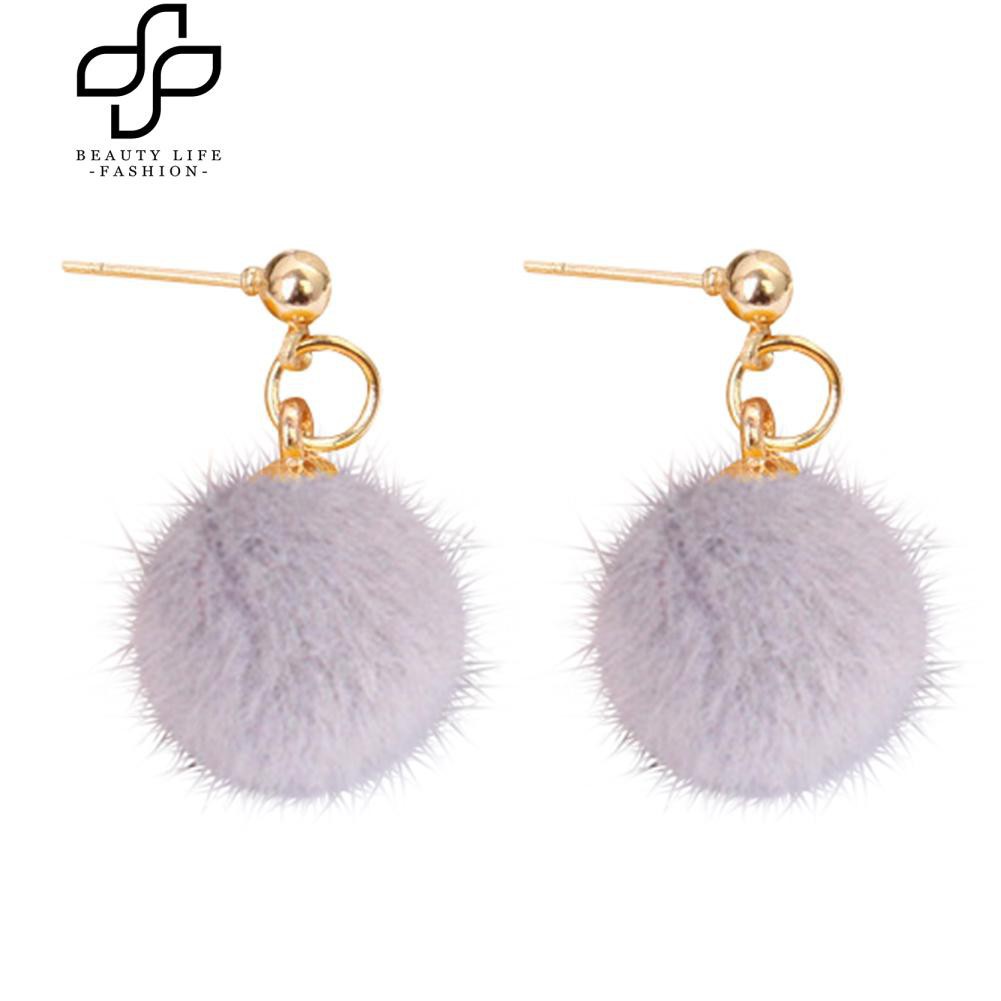 Đôi khuyên tai đính trái pom pom xinh xắn