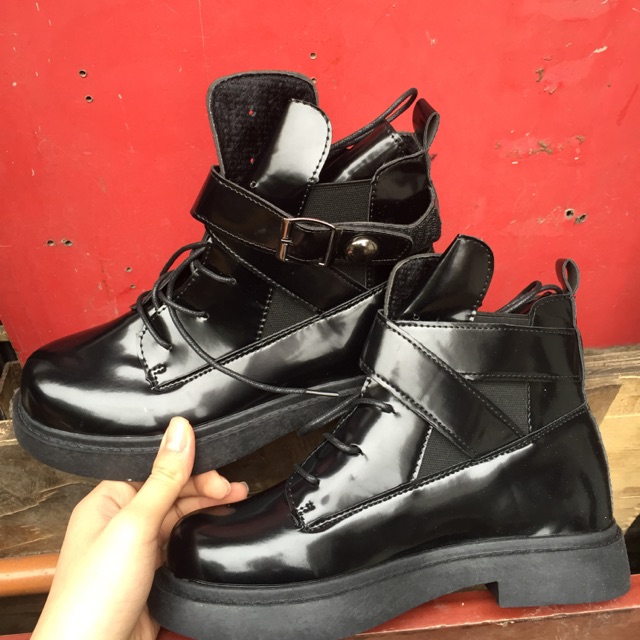 Giày boot cao cổ