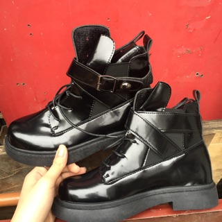 Giày boot cao cổ