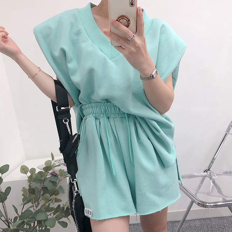 Bộ Áo Sweater Cánh Dơi Cổ Chữ V + Quần Short Lưng Cao Ống Rộng Cá Tính