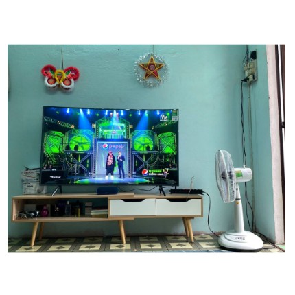 Kệ tivi để sàn có thể điều chỉnh kích thước decor phòng hiện đại GP82