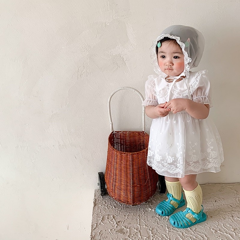 Váy ren trắng TK kèm mũ_