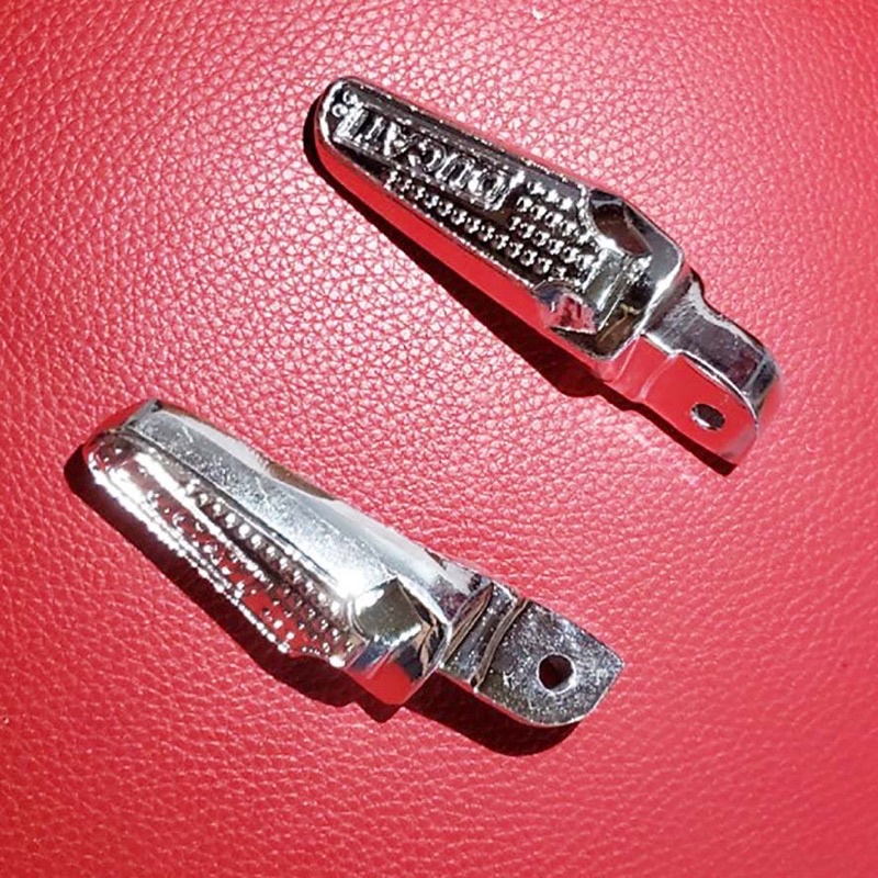 GÁC CHÂN SAU NHÔM KIỂU DUCATI BẠC