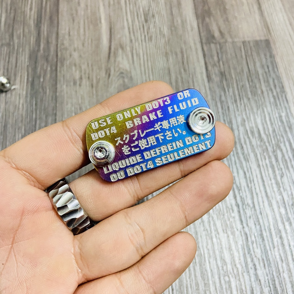 NẮP DẦU FULL TITAN NGUYÊN KHỐI CỰC DÀY KÈM ỐC SALAYA CHO CÁC DÒNG XE HONDA THÔNG DỤNG