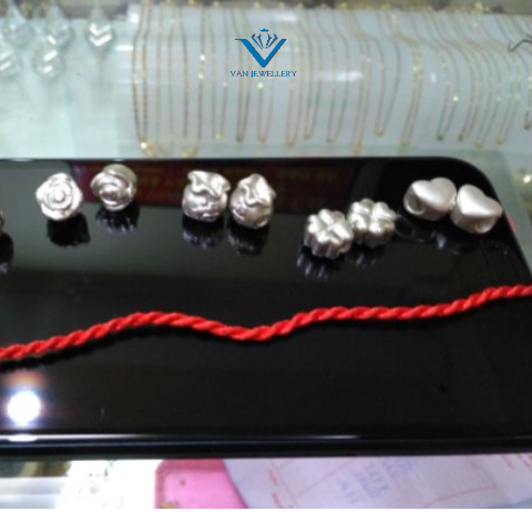 Vòng chỉ đỏ Charm hình Hoa Hồng trái tim bạc ta