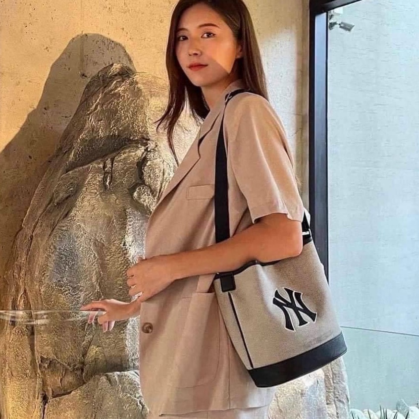 Túi đeo chéo nữ MLB mẫu mới Size: 23*18*14cm