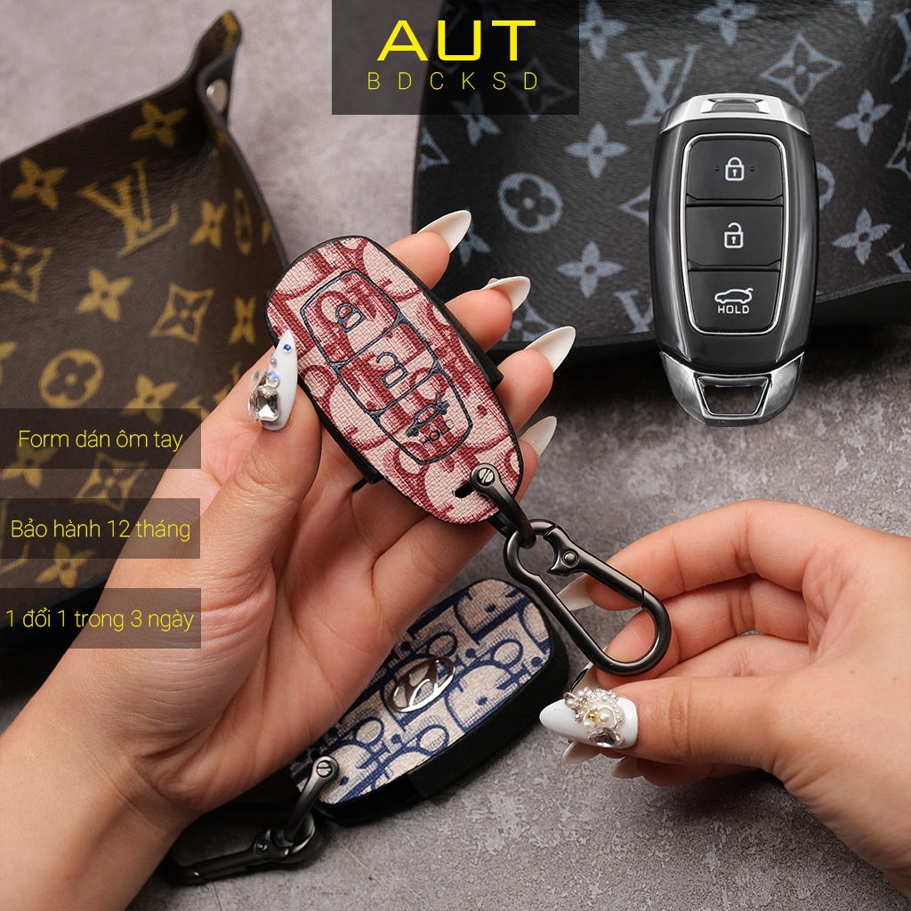 Bao da bảo vệ chìa khoá xe Hyundai Kona Santafe Accent 3 nút bấm Dior handmade móc đen