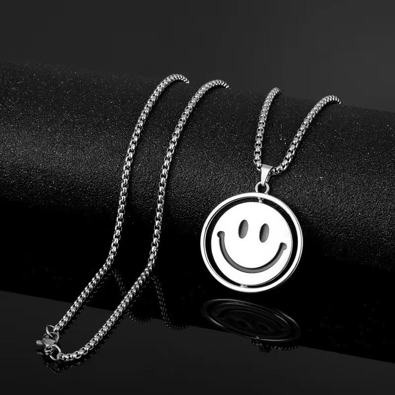 Vòng cổ YeYi mặt cười xoay bằng thép titanium phong cách hip hop