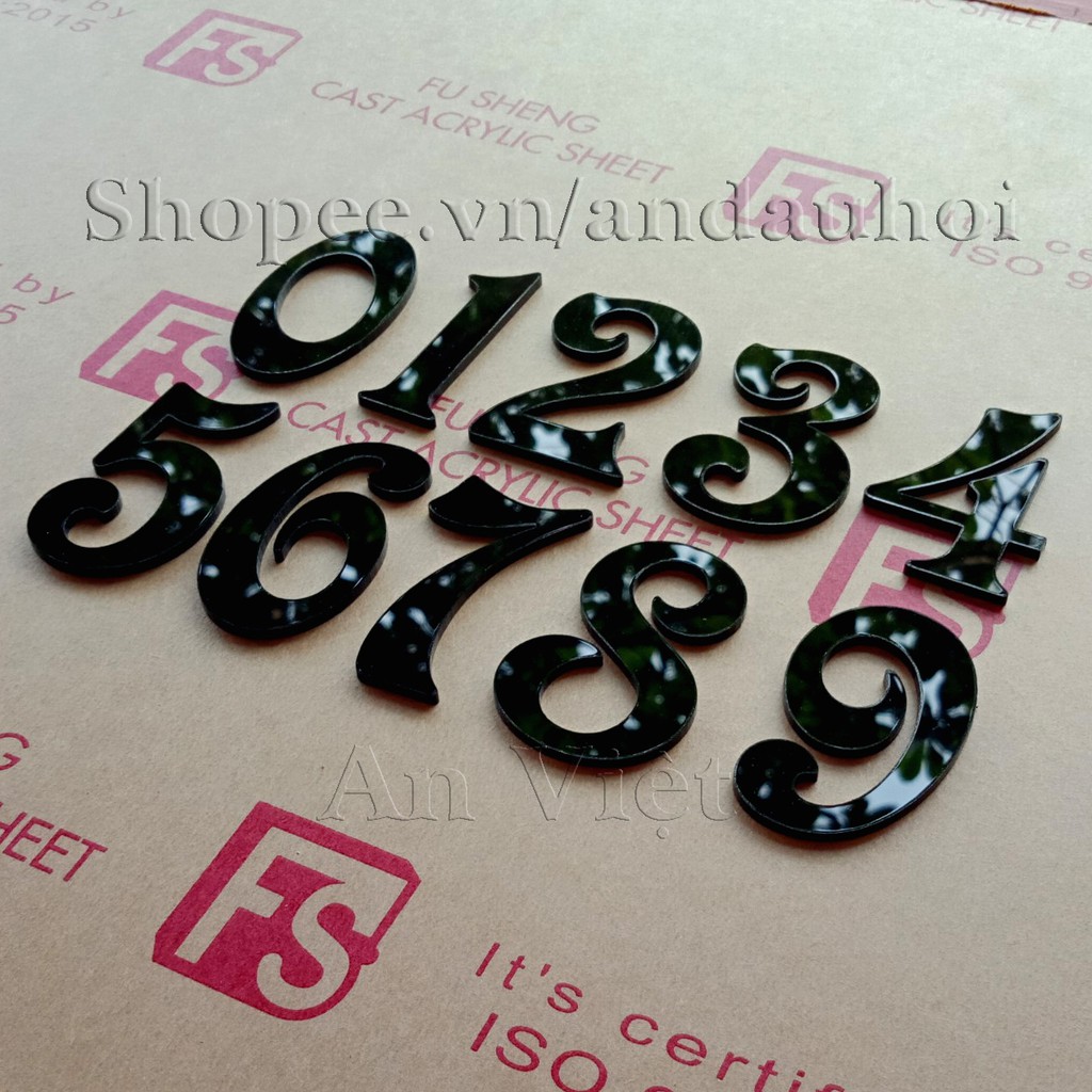 Chữ mica trang trí tường cắt theo yêu cầu