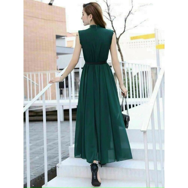 ĐẦM MAXI XANH CỔ TRỤ KÈM NỊTGiá 275k Chất: chiffon lót thunMàu: xanh rêuKiểu dáng: đầm xoè dài, cổ trụ, sát nách, eo th