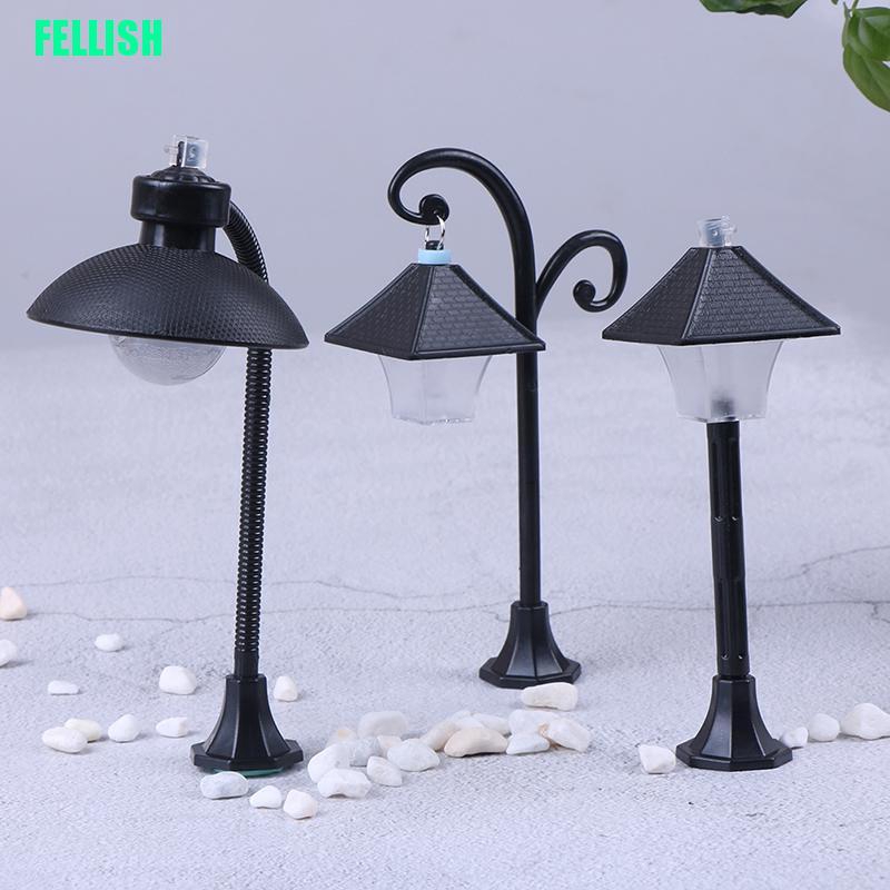 1 Mô Hình Đèn Đường Mini Trang Trí Sân Vườn