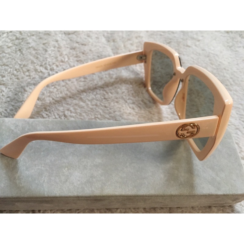 Mắt kính mát logo Gucci