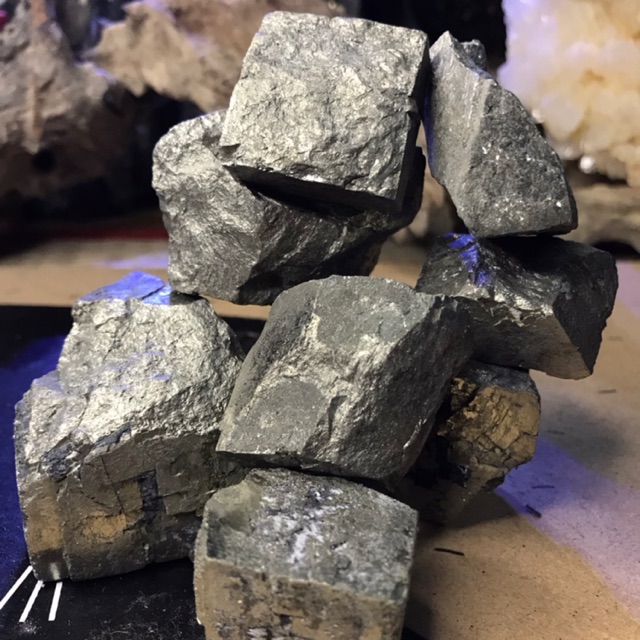 Combo 2-3 viên tinh thể vàng găm 1-3cm (Loại bóc tách khỏi đá gốc)