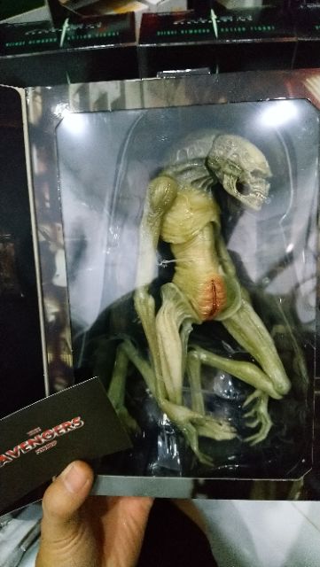 Mô hình Neca Deluxe Alien Newborn